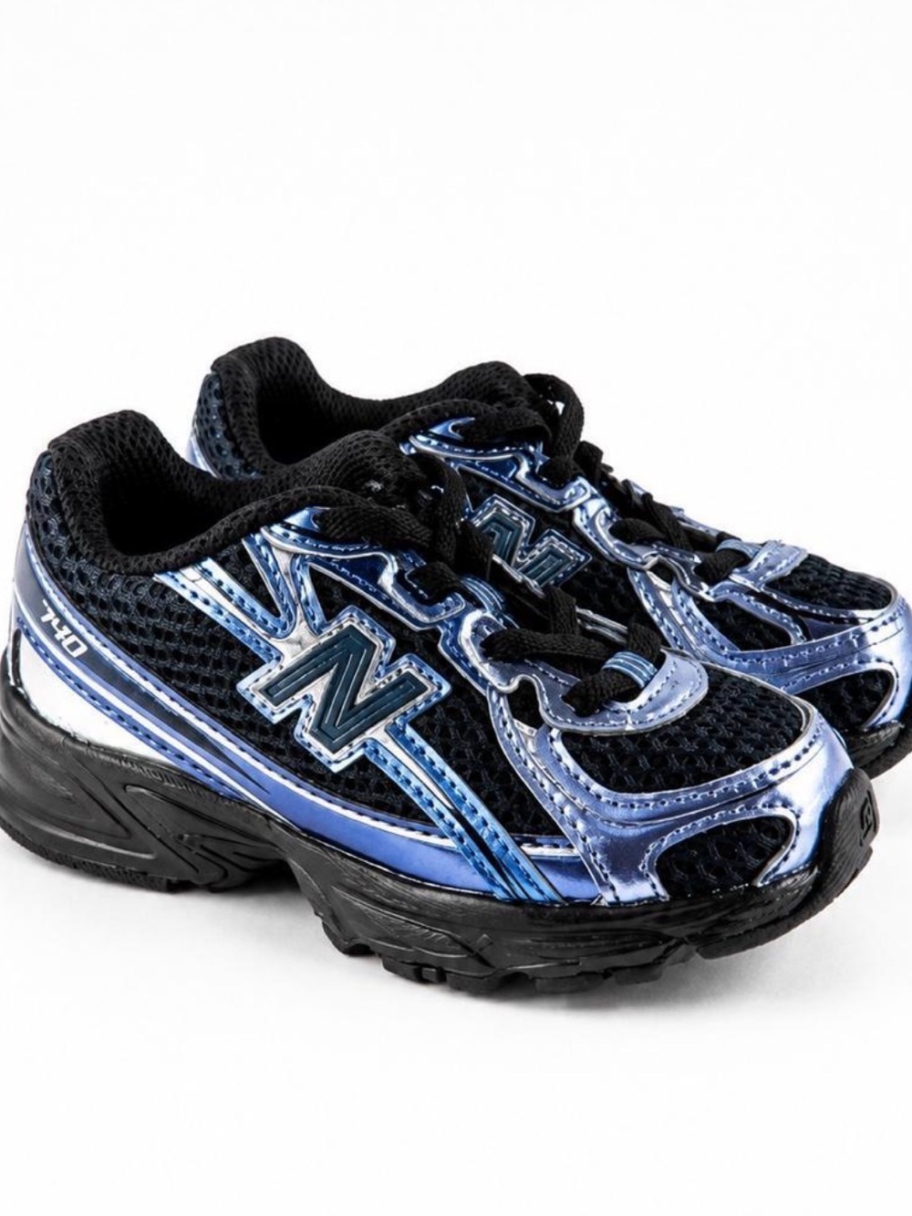 New Balance Kids Black and Metallic Blue Mesh Sneakers Toddler 8 NIB